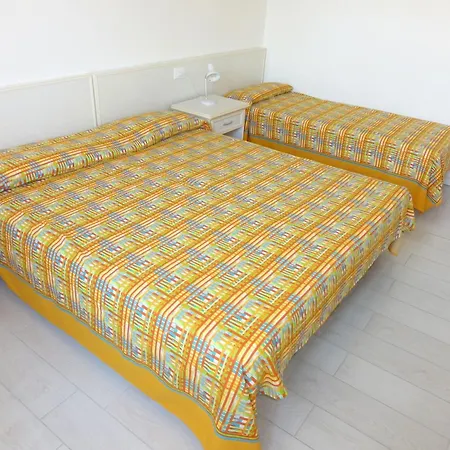 Villa Terraced With Garden And Pools *